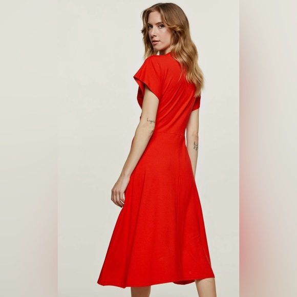 Red dress with knot detail in medium - Picture 5 of 7